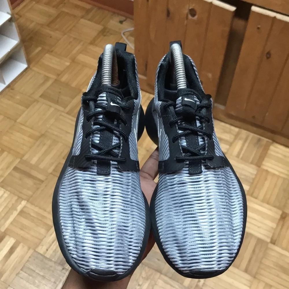 Nike Roshe Run Flight Weight “Black Silver”